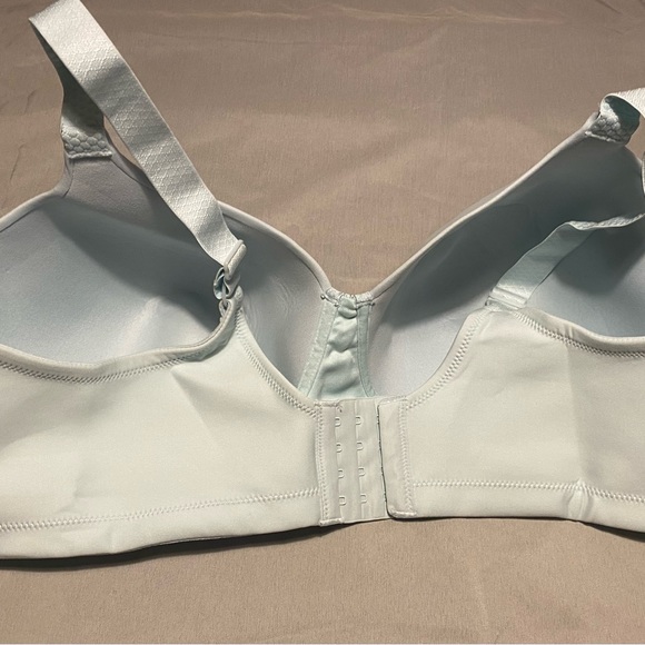 Vanity Fair bra 42D - Picture 2 of 3